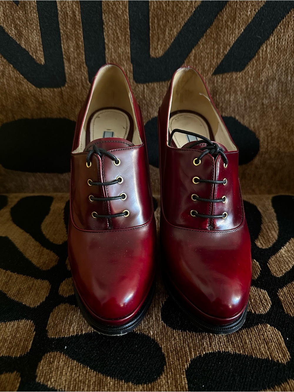 PRADA VINTAGE Burgundy Leather Oxford heels with Gold Logo - Picture 14 of 16